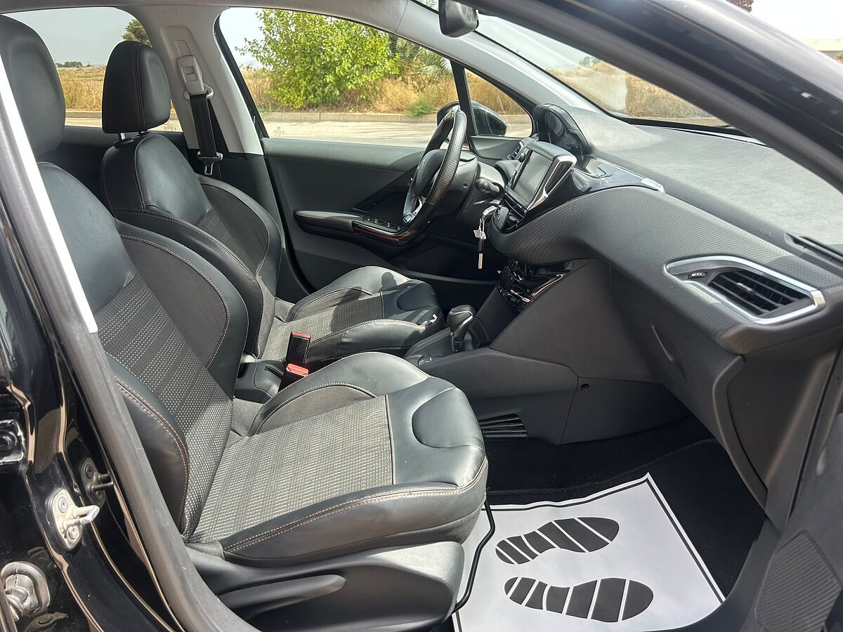 PEUGEOT 208 GT 1.2 E-THP AUTO SPANISH LHD IN SPAIN 58000 MILES SUPERB 2019